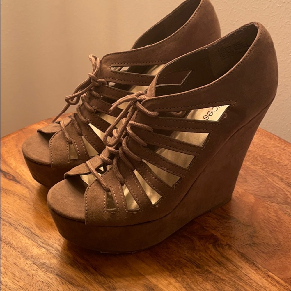 Platform heels - Picture 2 of 4